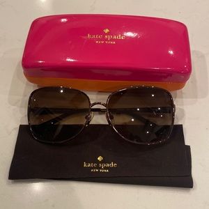 Kate spade Adra sunglasses ♠️, case, cleaning cloth. Excellent condition!